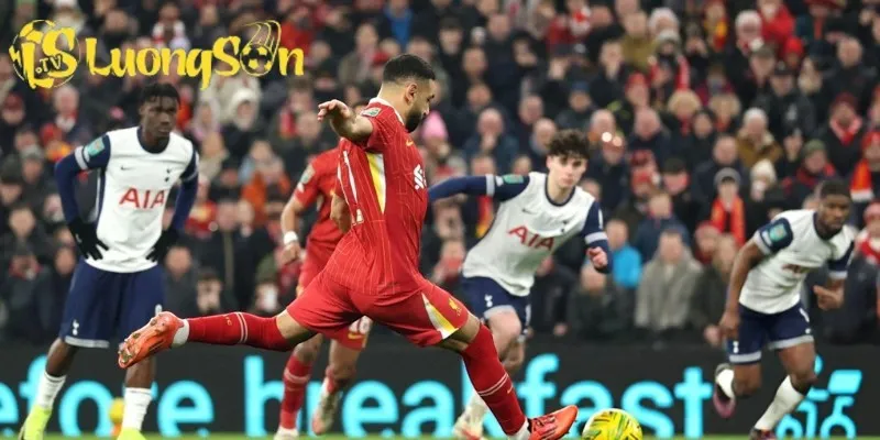 Cảm xúc dâng trào của cổ động viên Liverpool